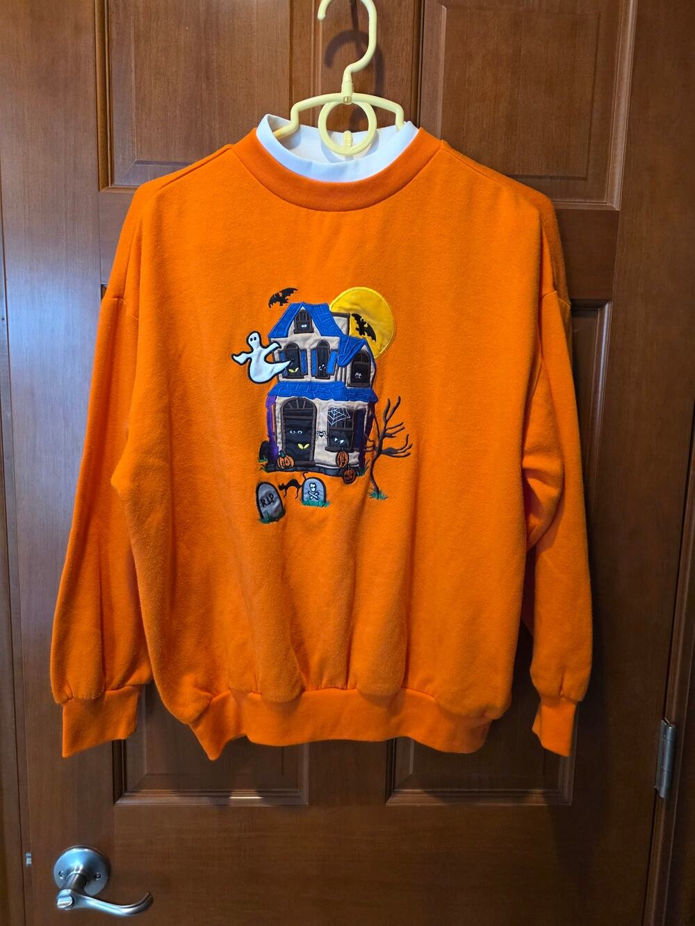 Vintage Basic Edition Y2K Halloween Embroidered Sweatshirt Orange Size Medium